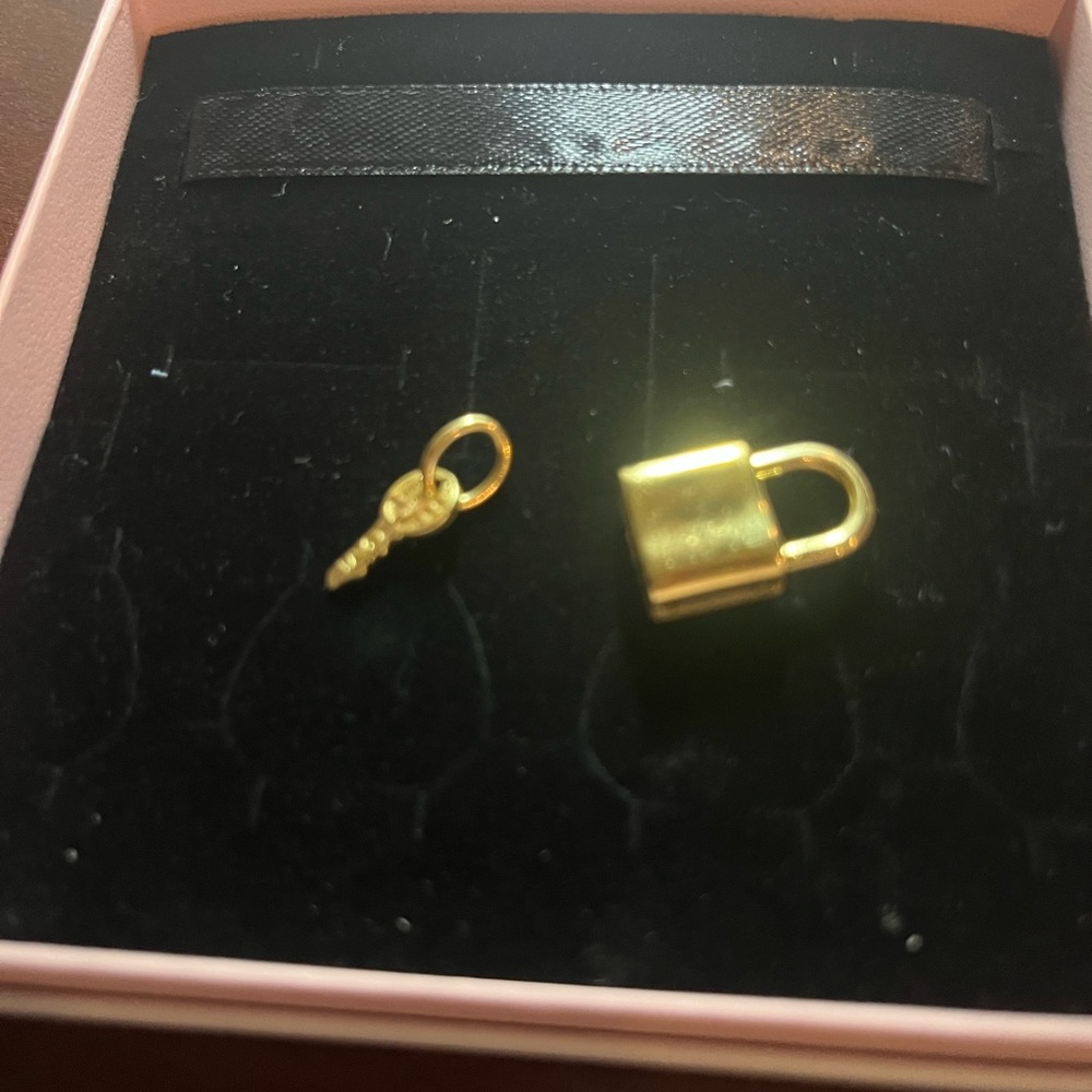 Gold Padlock & Key Dangle Charm - Picture 9 of 9